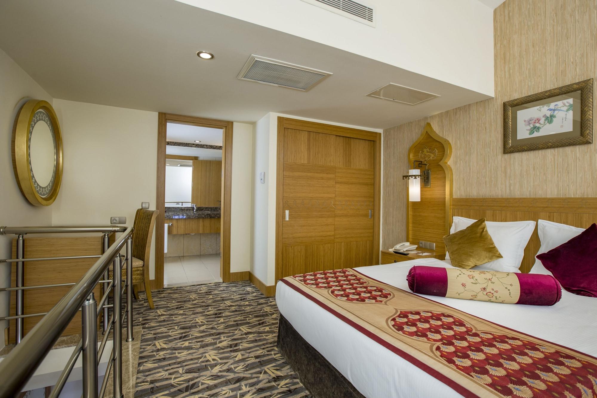 Royal Dragon Hotel Side Bagian luar foto