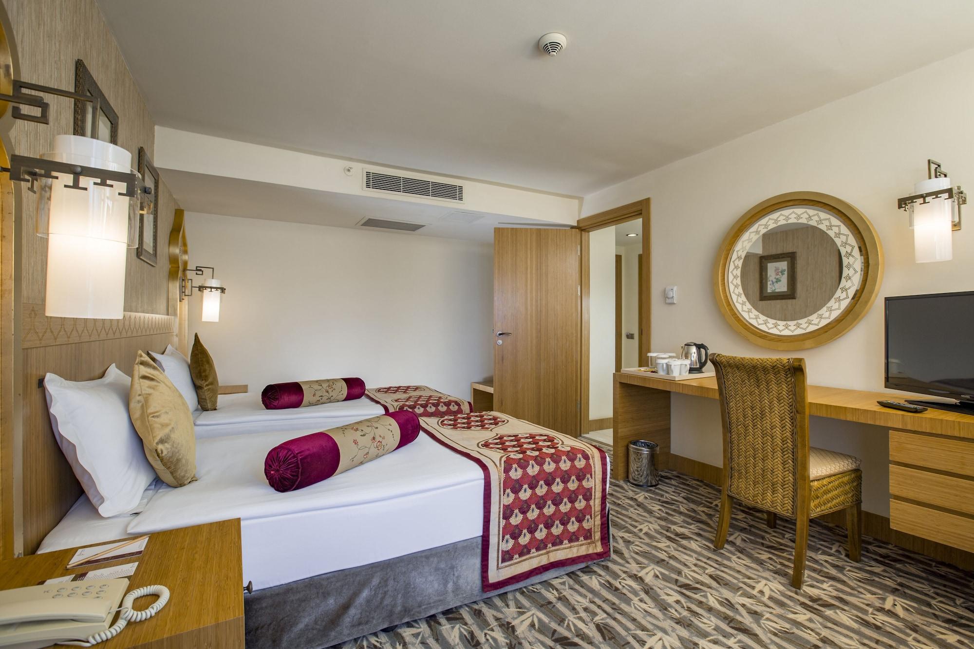 Royal Dragon Hotel Side Bagian luar foto