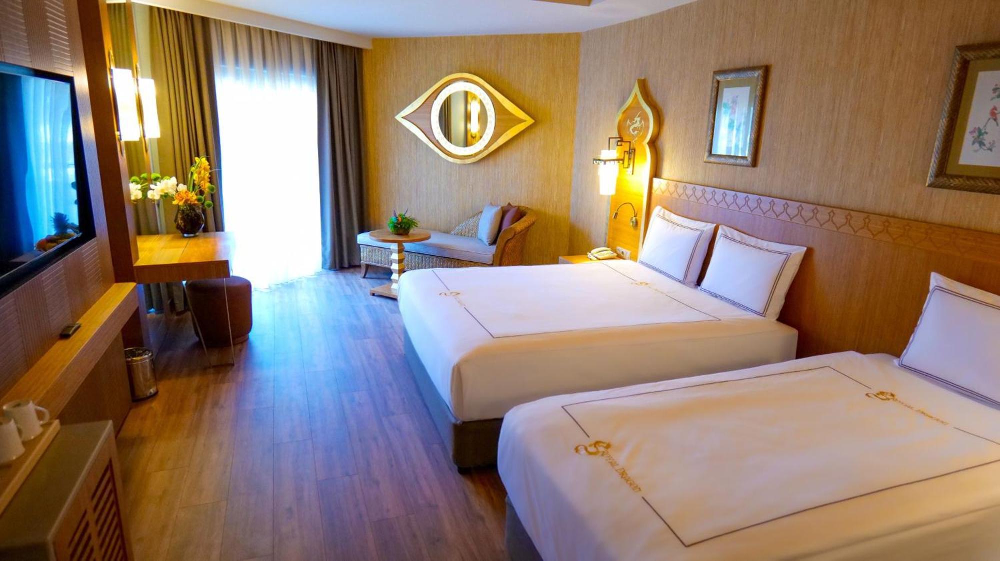 Royal Dragon Hotel Side Bagian luar foto