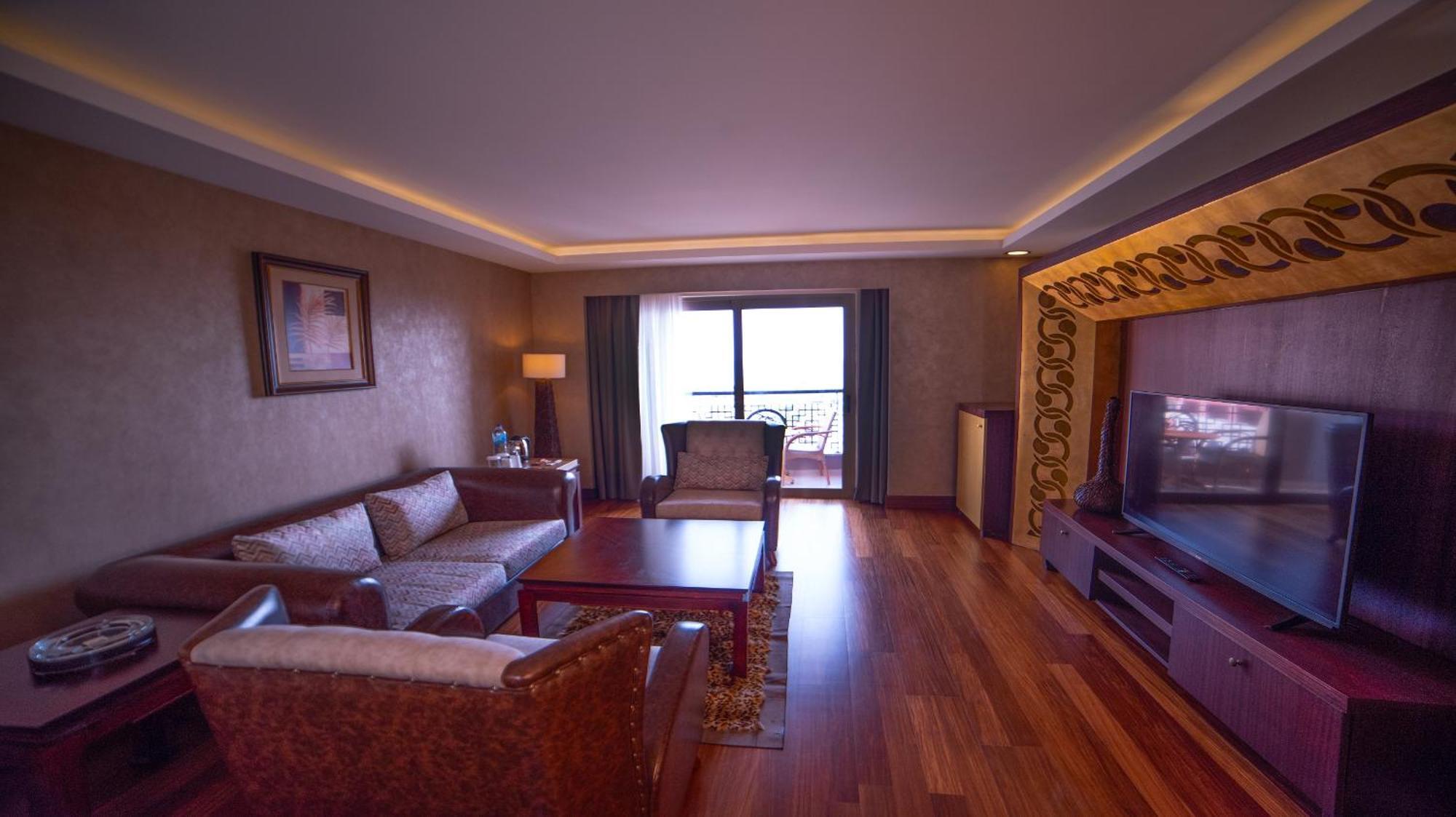 Royal Dragon Hotel Side Bagian luar foto