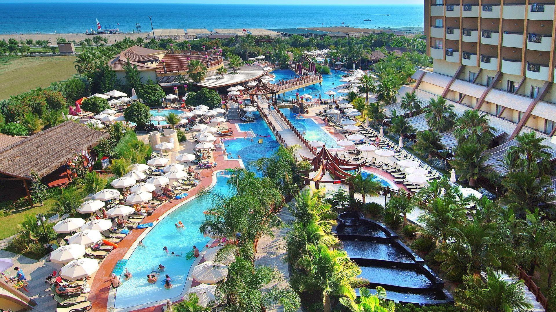 Royal Dragon Hotel Side Bagian luar foto