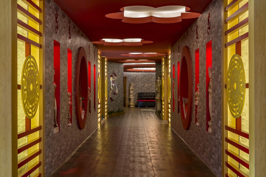 Royal Dragon Hotel Side Bagian luar foto