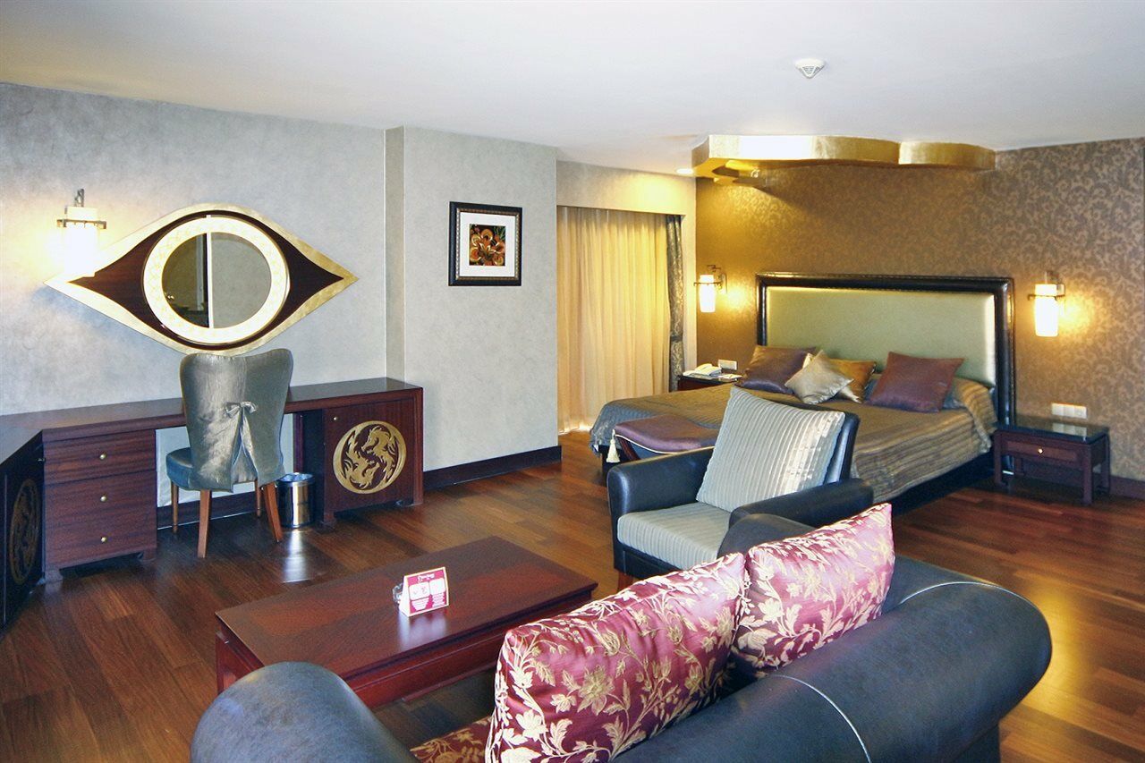 Royal Dragon Hotel Side Bagian luar foto